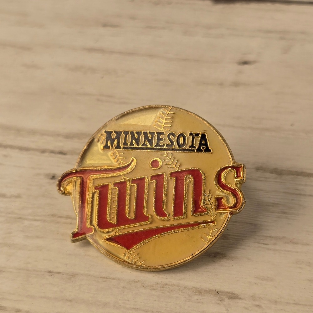 VTG 1995 Minnesota Twins MLB Lapel Pin Peter David Inc Gold Tone Baseball Hat